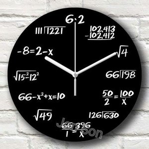 24. Rumus Matematika Wall Clock, untuk Hadiah Ulang Tahun yang Unik
