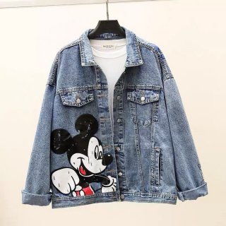 13. Jaket Levis Jeans Mickey Mouse Wanita, Kece untuk Liburan