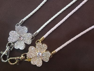 おしゃれなネックストラップのプレゼント12選 有名ブランドや上質な革製アイテムがおすすめ ベストプレゼントガイド