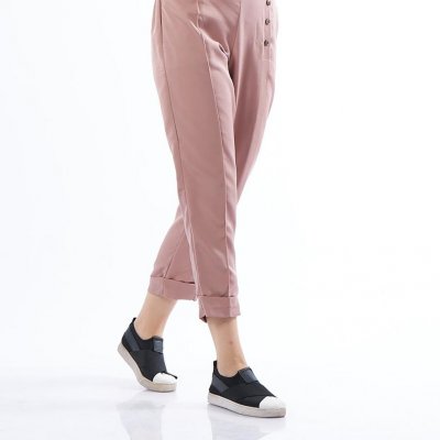 Ini Dia 4 Model Celana Panjang Wanita Kekinian Dan 10 Rekomendasinya Untuk Gaya Keseharianmu 2020