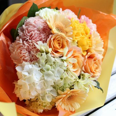 きれいな生花の花束が誕生日プレゼントにおすすめ 可愛いバラなどおすすめギフトをご紹介 ベストプレゼントガイド