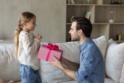 6歳になる女の子が喜ぶ誕生日プレゼント 人気ランキングtop8 ケーキなどおもちゃ以外のギフトも紹介 プレゼント ギフトのギフトモール