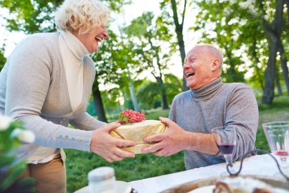 60代男性がもらって嬉しいプレゼント 人気ランキング18選 定年退職や誕生日のお祝いにおすすめのギフトを紹介 プレゼント ギフトのギフトモール