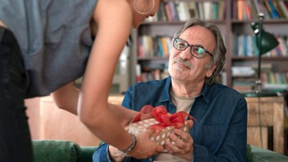 60代のお父さんに贈る誕生日プレゼント 人気ランキング18選 健康グッズや家電など父親が喜ぶおすすめギフトを紹介 プレゼント ギフトのギフトモール