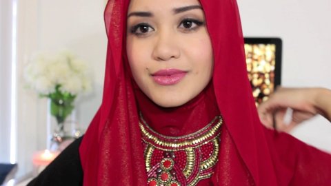 6 Pilihan Aksesoris Kalung Wanita Berhijab Populer 6 pilihan aksesoris kalung wanita berhijab populer