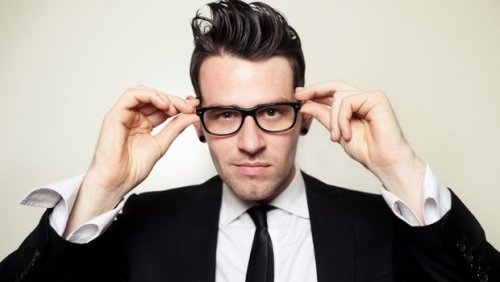 Berita ttg Kacamata Hitam Sesuai Bentuk Wajah Pria Booming