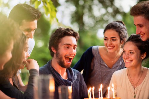 代の男友達に贈る誕生日プレゼント 人気ランキングtop13 大学生や社会人に喜ばれるおすすめギフトを紹介 プレゼント ギフトのギフトモール