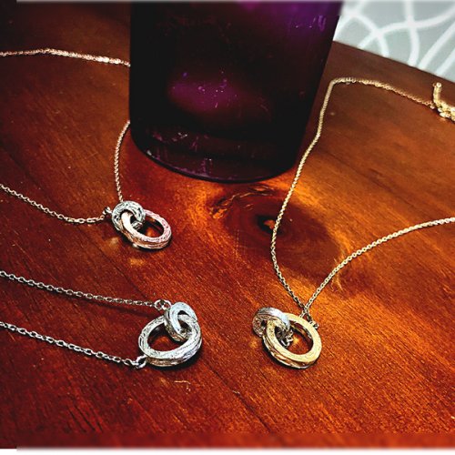 高校生の彼氏へ贈るクリスマスプレゼント人気ランキングtop 付き合いたての彼氏が喜ぶおすすめギフトやメッセージ文例も紹介 プレゼント ギフトのギフトモール