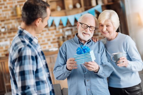 70代の父親に贈る誕生日プレゼント 人気ランキング16選 健康グッズやおしゃれな小物などお父さんが喜ぶおすすめギフトを紹介 プレゼント ギフトのギフトモール