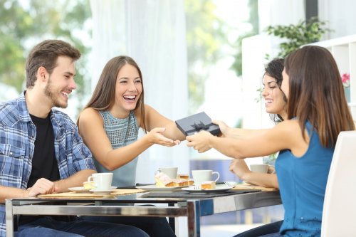 予算2万円で選ぶ結婚祝いの人気プレゼントランキング21 ブレンダーやホーロー鍋などがプレゼントにおすすめ ベストプレゼントガイド