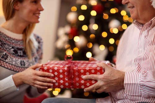 40代の妻が喜ぶ人気 おすすめのクリスマスプレゼントランキング バッグやストールなどをご紹介 ベストプレゼントガイド