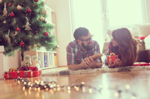 妻 嫁 奥さんに喜ばれるクリスマスプレゼント特集 人気ランキングや予算相場 メッセージ文例も紹介 ベストプレゼントガイド