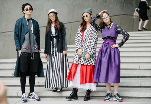 Tampil Feminin Hingga Sporty Eksplorasi Gaya Kamu Dengan 11 Busana Bergaya Korea Pop Alias Kpop Ini Tampil Feminin Hingga Sporty Eksplorasi Gaya Kamu Dengan 11 Busana Bergaya Korea Pop Alias Kpop Ini