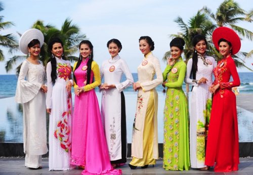 Di vietnam terdapat pakaian tradisional yang terkenal yaitu