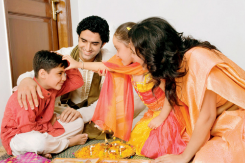 Make Him Feel Special on Bhai Dooj, Here are 10 Trendy Bhai Dooj Gift Ideas  for Your Brother to Make Him Feel Loved (2020)