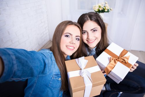 30 Hadiah Ulang Tahun Untuk Adik Perempuan Kesayangan Versi Lengkap Dari Pakar Kado 2021