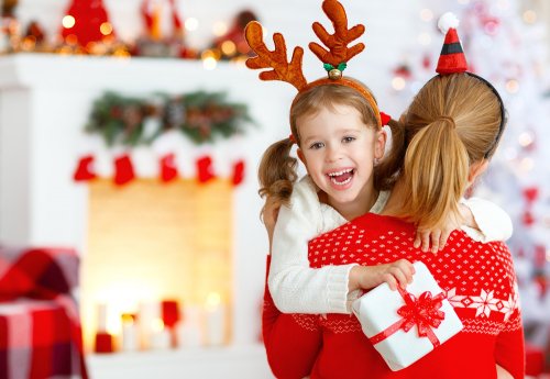 2歳 3歳の子供が喜ぶクリスマスプレゼント 人気ランキングtop9 女の子や男の子におすすめの知育玩具や絵本を紹介 プレゼント ギフトのギフトモール