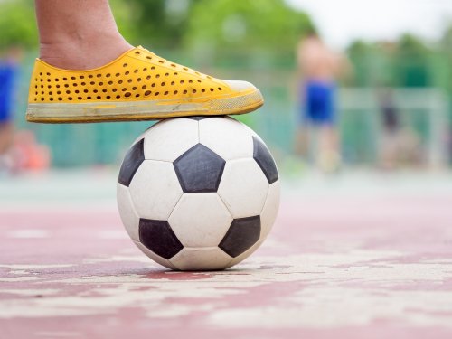 Image result for 10 Cara Memilih Sepatu Futsal yang Bagus dan Berkualitas