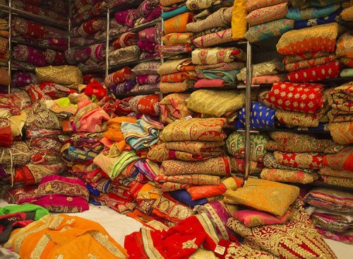 The textile market of India: Surat Wholesale Marketplace