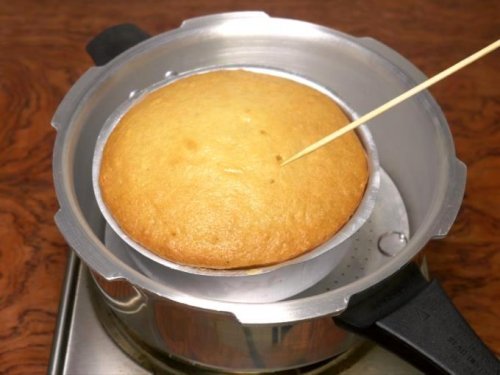Healthy Kadai: Eggless Custard Cake - Just like Britannia Cake