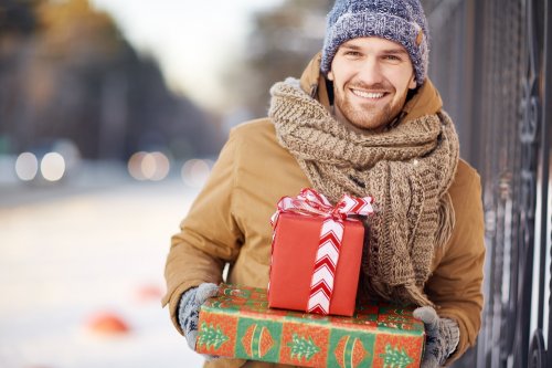 40代の男性に人気のクリスマスプレゼントランキング キーケースやマフラーなどをご紹介 ベストプレゼントガイド