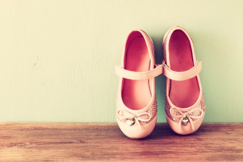 14 Pilihan Sepatu Sekolah Anak Perempuan Terbaru 2017