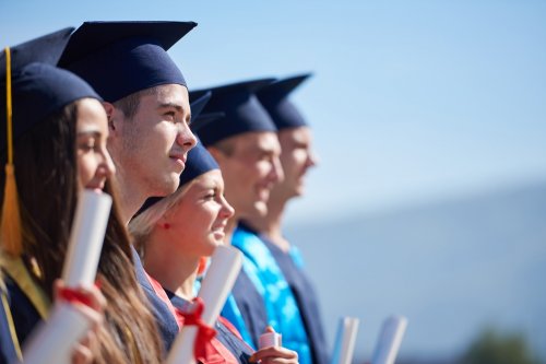 中学校の卒業祝い人気プレゼントランキング 財布や腕時計などのおすすめを紹介 ベストプレゼントガイド