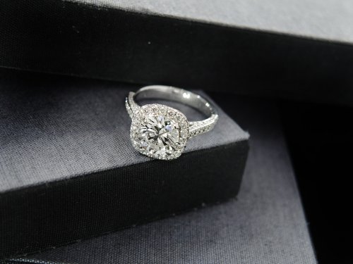 60年目の結婚記念日 ダイヤモンド婚式に人気のプレゼントランキング21 ベストプレゼントガイド