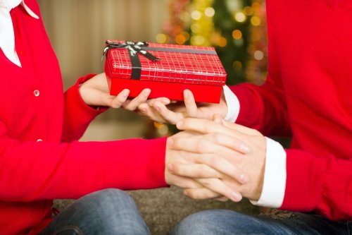 00円で彼氏 旦那に贈るクリスマスプレゼント人気ランキング22 スマホケースなどがおすすめ ベストプレゼントガイド
