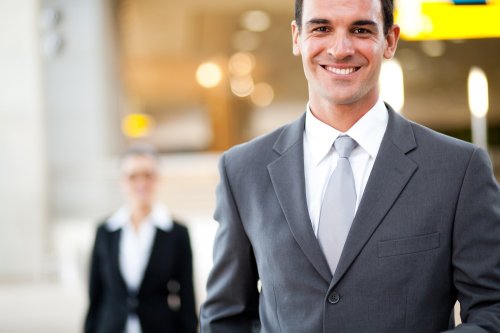 代 30代 40代の社会人の男友達に人気の誕生日プレゼント10選 予算相場や喜ばれるメッセージ文例も紹介 ベストプレゼントガイド