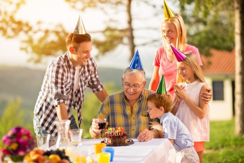 70代の男性に贈る誕生日プレゼント人気ランキング21 湯呑や焼酎などがおすすめ ベストプレゼントガイド