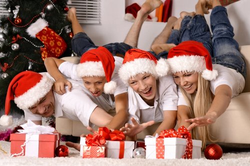 男子中学生の彼氏 男友達がもらって嬉しい人気のクリスマスプレゼントガイド21 予算相場やメッセージ文例も紹介 ベストプレゼントガイド