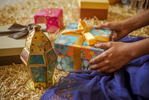 Top 15 Gifts to Give to an Indian Muslim Girl in 2020 and Tips on How to  Choose a Gift for Her
