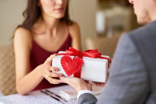 what to get for your boyfriend for your 1 month anniversary