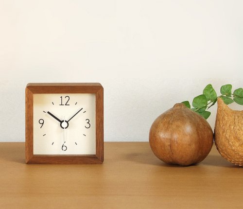 おしゃれな置き時計がプレゼントに人気 今流行りの北欧風や木製もおすすめ ベストプレゼントガイド