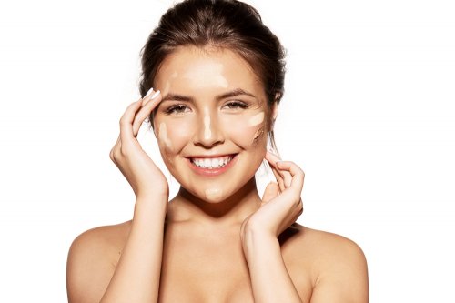 Ini 9 Peralatan Make up Natural untuk Dapatkan Wajah Cantik Alami Sepanjang Hari!