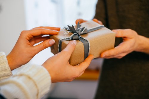 Bingung Mau Beli Apa Beikut 10 Inspirasi Kado Lucu Untuk Sahabatmu 2017
