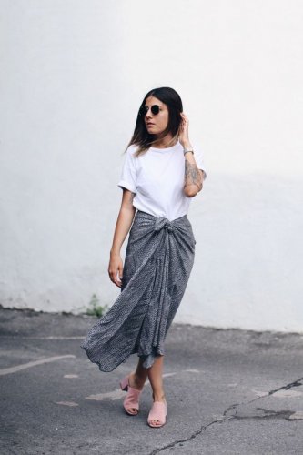 Ingin Tampil Santai Tetapi Tetap Chic Yuk Padu Padankan Outfit Dengan 10 Rekomendasi Sepatu Sandal Berikut Ini Ingin Tampil Santai Tetapi Tetap Chic Yuk Padu Padankan Outfit Dengan 10 Rekomendasi Sepatu Sandal Berikut Ini