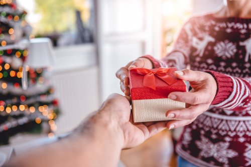 社会人男性へのクリスマスプレゼント人気ランキングtop12 代30代 付き合いたての彼氏 男友達などが喜ぶギフト 予算相場もご紹介 プレゼント ギフトのギフトモール