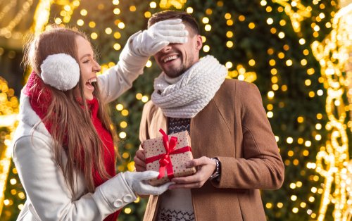 代の彼氏に贈るクリスマスプレゼント 人気ランキングtop 代前半 代後半の男性におすすめのギフトを紹介 プレゼント ギフトのギフトモール