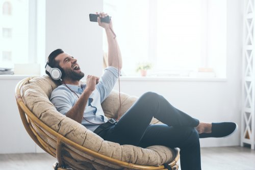 一人暮らしの彼氏や男友達など男性に人気の誕生日プレゼント10選 予算相場や喜ばれるメッセージ文例も紹介 ベストプレゼントガイド
