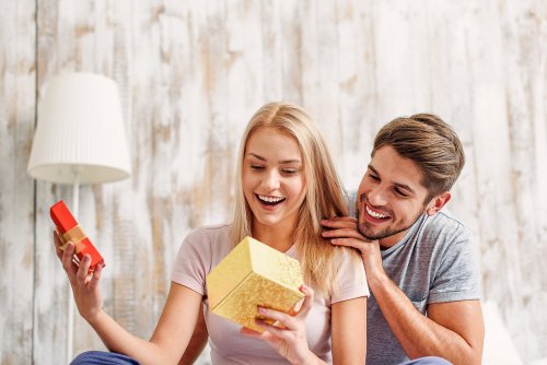 付き合いたての彼女に贈る誕生日プレゼント 人気 おすすめ56選 22年版 ベストプレゼントガイド