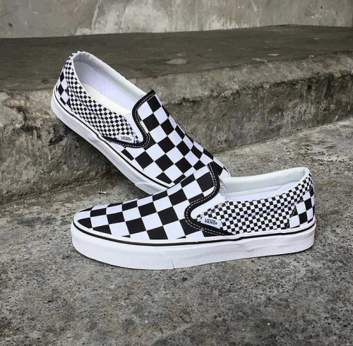 11 Rekomendasi Sneakers Branded Keren Ini Siap Memaksimalkan Gaya Kasualmu Sehari Hari 11 Rekomendasi Sneakers Branded Keren Ini Siap Memaksimalkan Gaya Kasualmu Sehari Hari