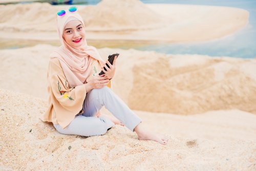 Jangan Sampai Salah Kostum Ini 11 Fashion Item Pantai Yang Wajib Dibawa Saat Ke Pantai