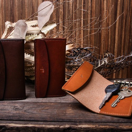 【新品箱付き】ハンティングワールド キーケース 黒 カーフ 6連 本革 ロゴ入り 新品箱付き】ハンティングワールド キーケース 黒 カーフ 6連 本革