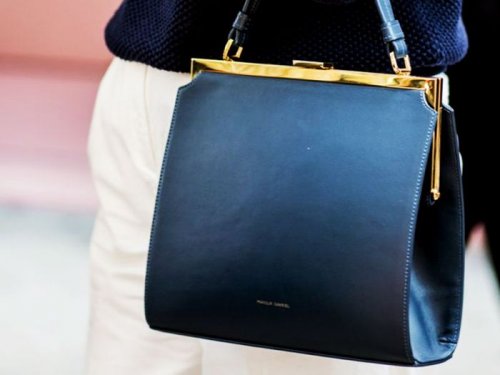 आपकी वेडिंग लुक बनेगी और भी यूनिक, ट्राई करें ये Latest पर्स Designs - try  these 6 designs of purse for your wedding day-mobile