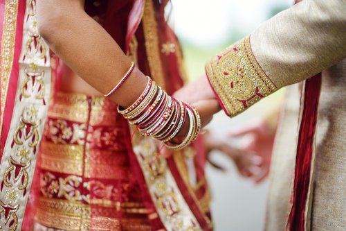 gift to give your husband on your wedding day