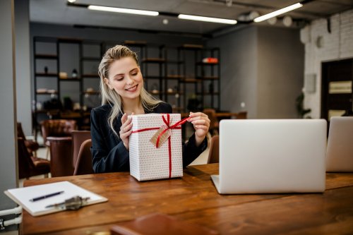 女性上司に贈る誕生日プレゼント 人気ランキングtop8 30代 40代 50代におすすめの贈り物を紹介 プレゼント ギフトのギフトモール