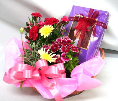 友達の誕生日に可愛い花束をプレゼント 真っ赤なバラや明るいひまわりがおすすめ ベストプレゼントガイド