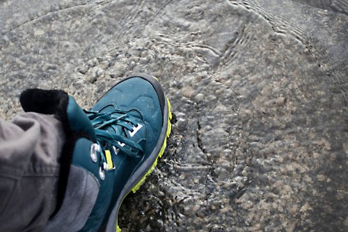 雨の日に最適なメンズ防水スニーカー 人気ブランドランキング25選 22年版 ベストプレゼントガイド